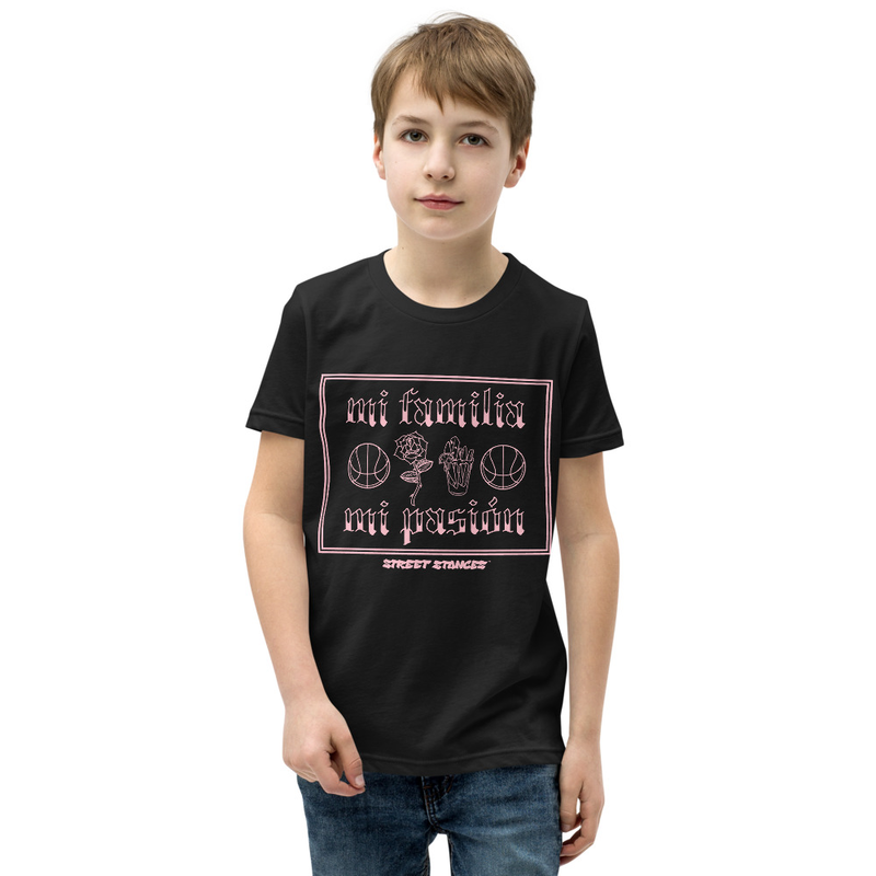 MI FAMILIA MI PASION YOUTH BASKETBALL DRIP GRAPHIC PRINT T-SHIRT