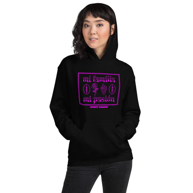 MI FAMILIA MI PASION WOMEN'S FOOTBALL DRIP GRAPHIC PRINT HOODIE SWEATSHIRT